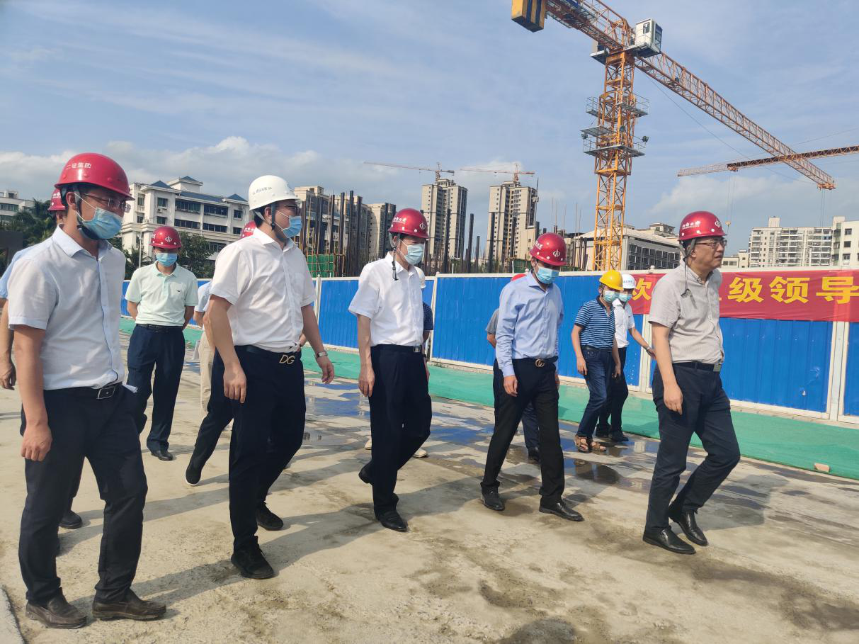 海南省副省長馮忠華一行到山西建投四建集團(tuán)承建的?？诿郎峒卧讽?xiàng)目調(diào)研