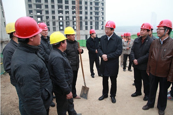 田喜榮主席在山西五建晉城御景龍灣項(xiàng)目就“農(nóng)民工維權(quán)工作室”工作進(jìn)行調(diào)研