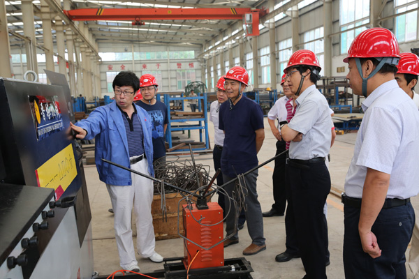 TG5—12型數(shù)控鋼筋彎箍機(jī)研發(fā)成功