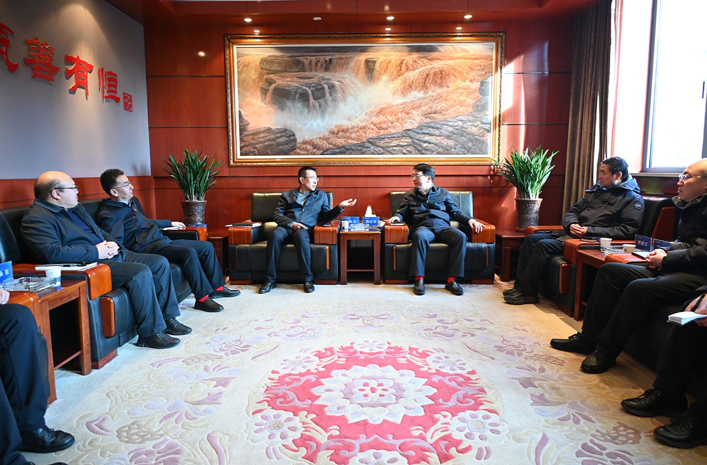 太原市園林局黨組書記、局長(zhǎng)郭志強(qiáng)一行到山西建投四建集團(tuán)洽談交流