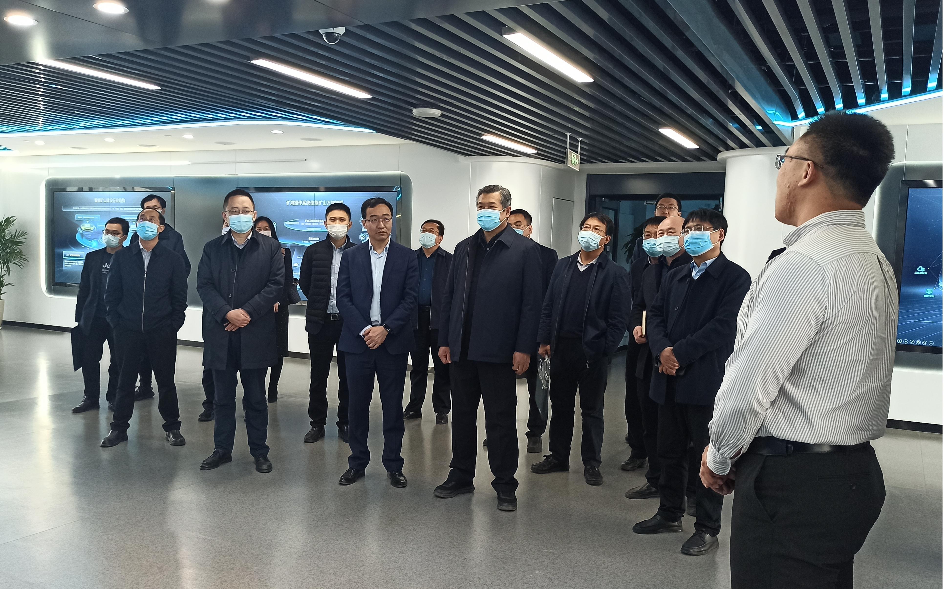 探秘華為智能實驗室共謀數(shù)智化轉(zhuǎn)型發(fā)展——山西建投應(yīng)邀參觀華為智能礦山創(chuàng)新實驗室