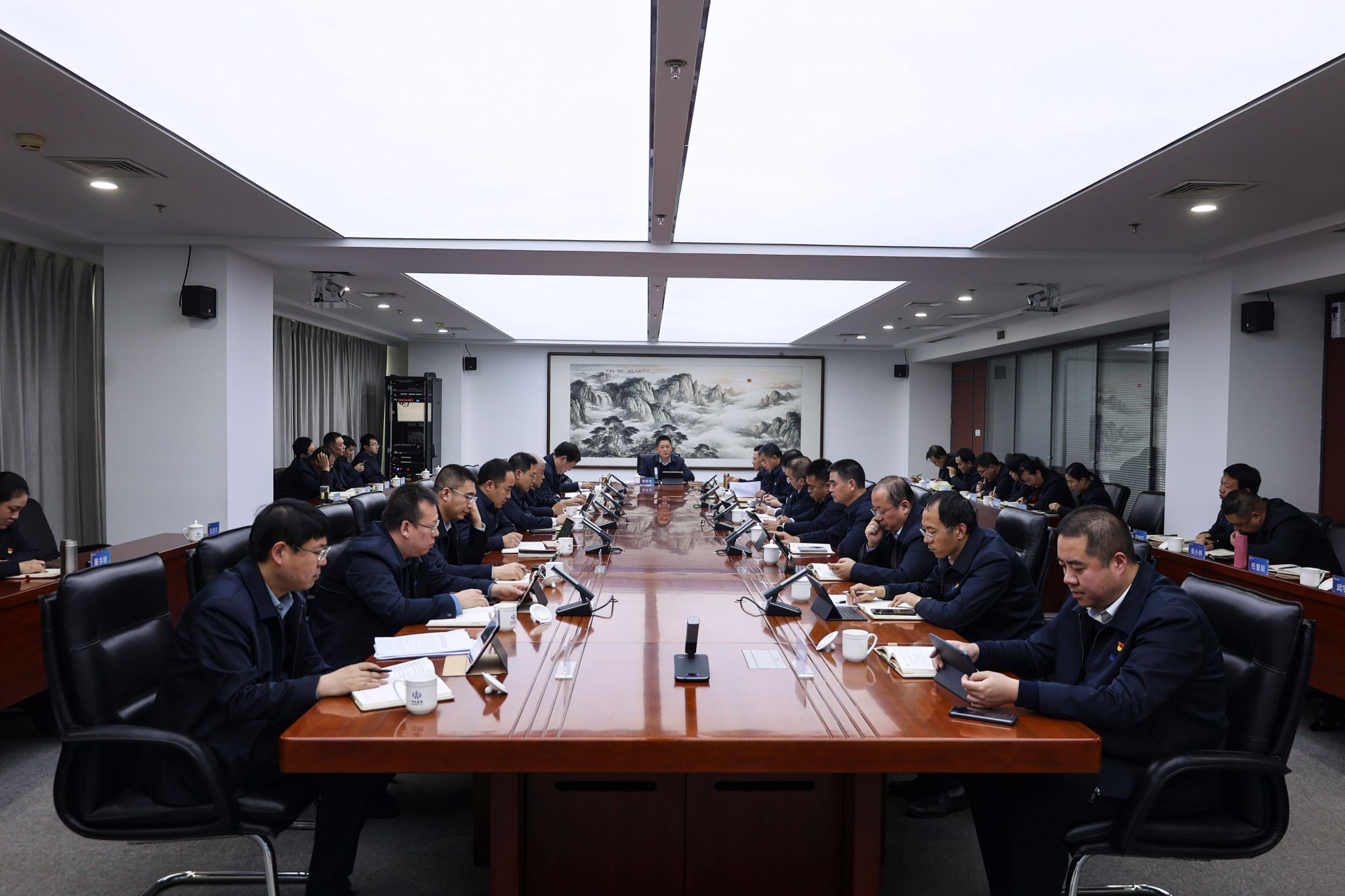 山西建投集團(tuán)召開黨委理論學(xué)習(xí)中心組（擴(kuò)大）學(xué)習(xí)會