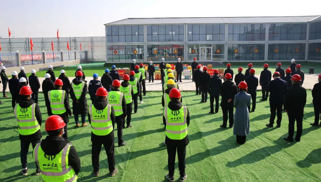 孫波深入 “五大中心”項(xiàng)目開(kāi)展現(xiàn)場(chǎng)辦公暨新春慰問(wèn)活動(dòng)