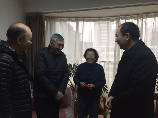 溫情送暖   幸福微笑
